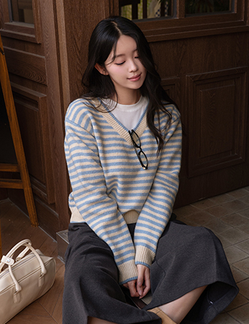 simple horizontal striped V-neck Knitwear Korea