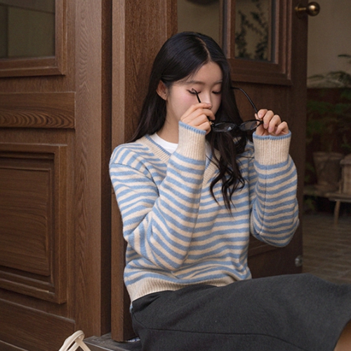 Simple Horizontal Striped V-neck Knitwear