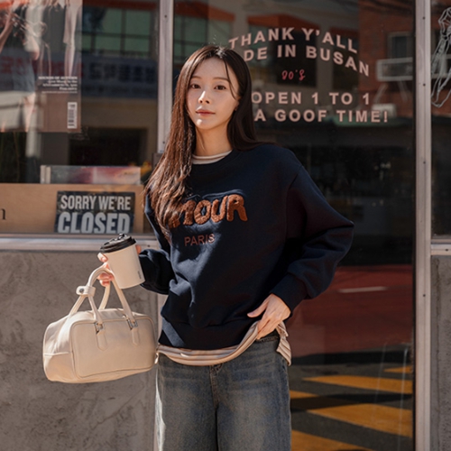 Amor Boucle Embroidery Fleece lined Sweatshirt