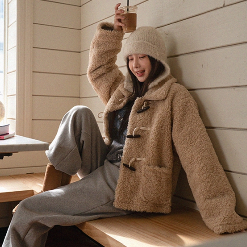 Hug Toggle Button Fur Jacket