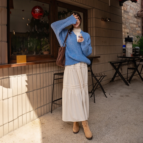 Chewing Wool V Over Knitwear