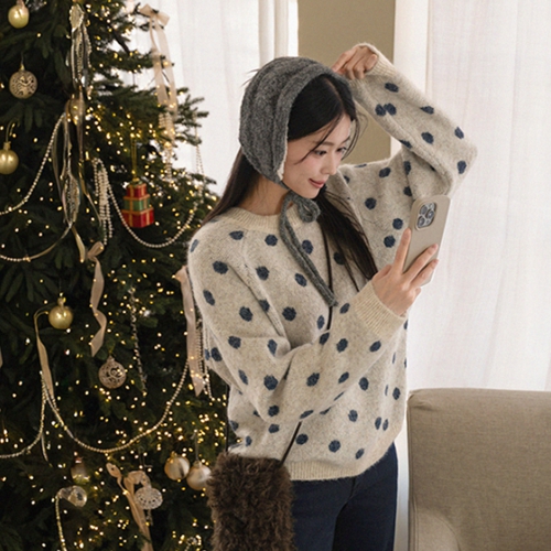 Tiny Dot Round Knitwear
