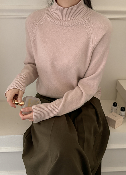 Soft half-turtleneck knitwear Korea
