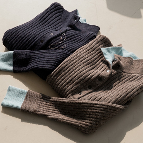 Blooming Color matching Collar Knitwear