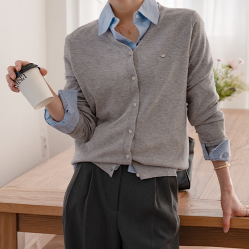 With Pendant V-neck Cardigan