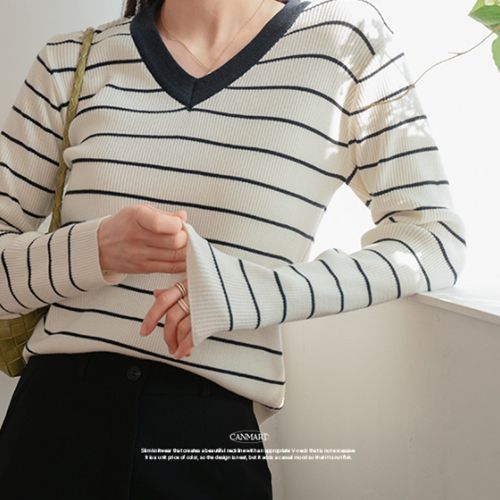 Color Matching V Slim Knitwear