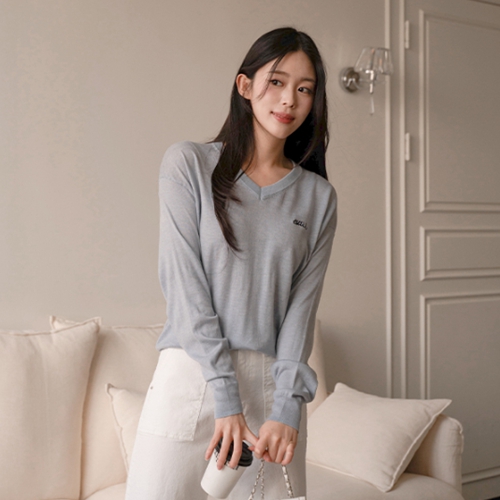 Eville Soft Embroidery V Knitwear