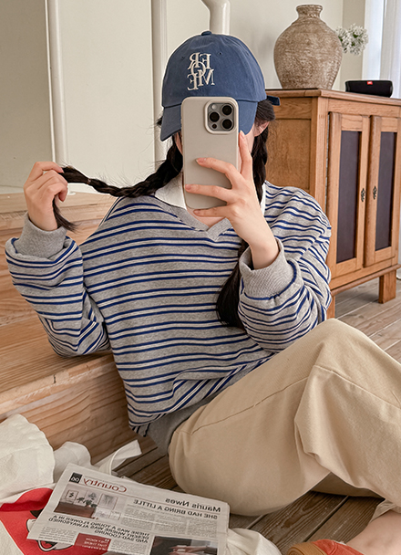 호프 Stripe v Collar sweatshirt Korea