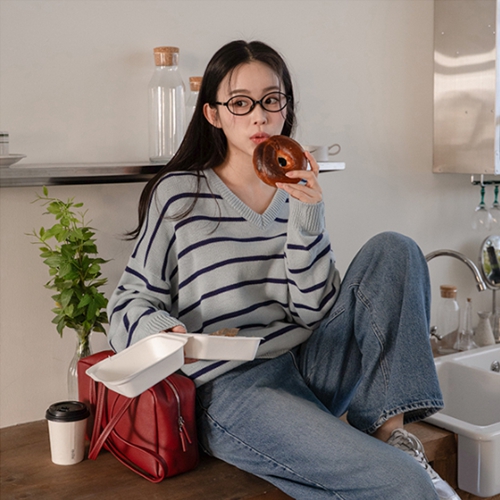 Loose Stripe Color Matching V Knitwear