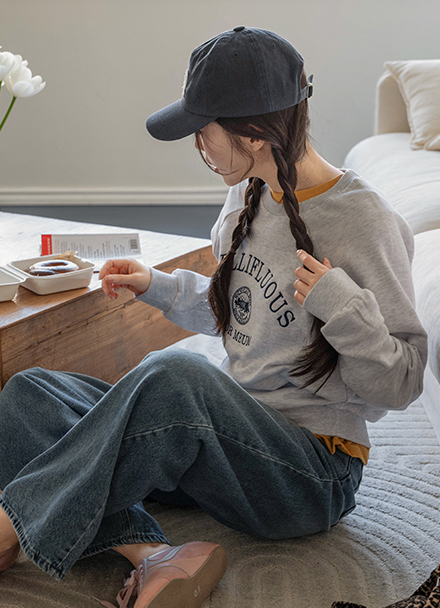 Melly Raglan Lettering Sweatshirt Korea