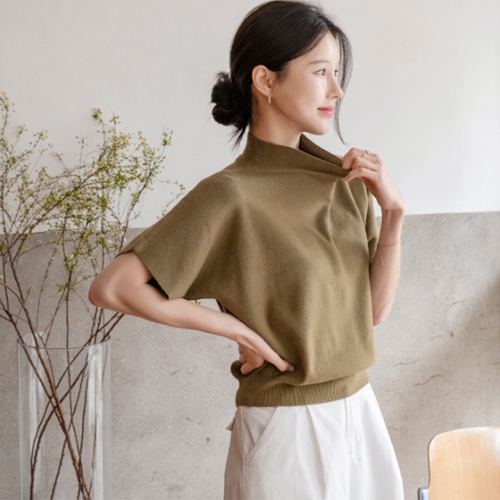 Amber Soft Half-neck Short-sleeve Knitwear