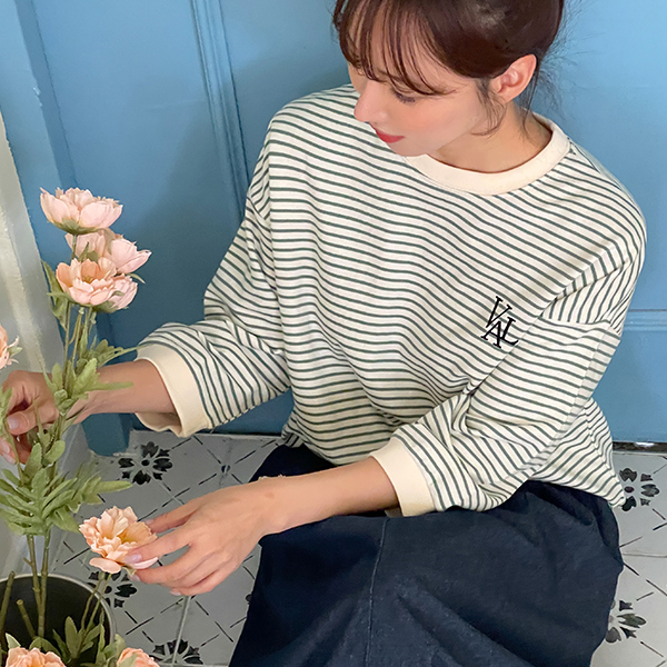 [valyou] horizontal striped key point embroidery 3/4 sleeve sweatshirt
