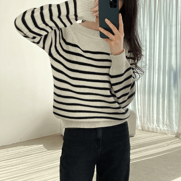 Attractive horizontal striped Knitwear