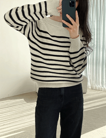 Attractive horizontal striped Knitwear Korea
