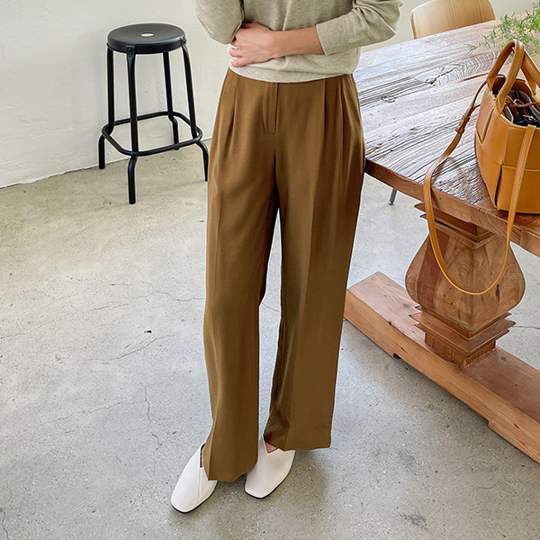 Yuki Flapping Two Pintuck Slacks