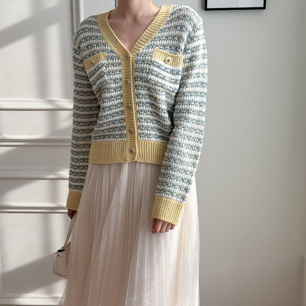 V-neck pocket cardigan