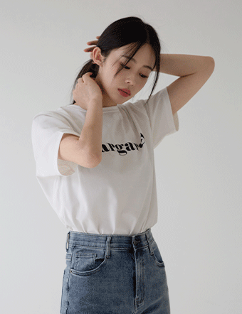 Margaret Short-Sleeved T-Shirt Korea
