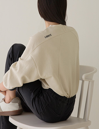 3/4 sleeve back shoulder lettering T-shirt Korea