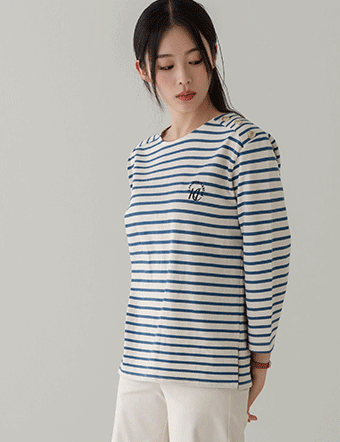 Shoulder embroidery horizontal striped T-shirt Korea