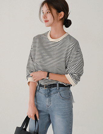 Smile tag 3/4 sleeve horizontal striped T-shirt Korea