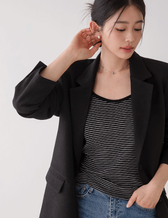 Color matching fine striped sleeveless shirt Korea