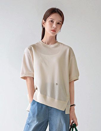 Under Metal Logo Short Sleeve Sweatshirt Korea