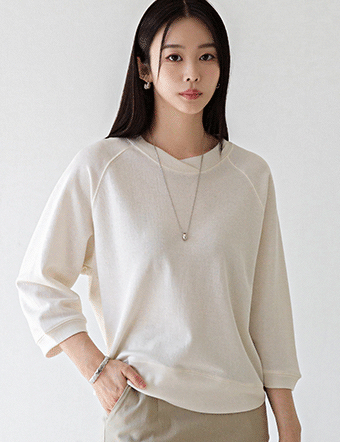 Cross 3/4 Sleeved Sweatshirt Korea