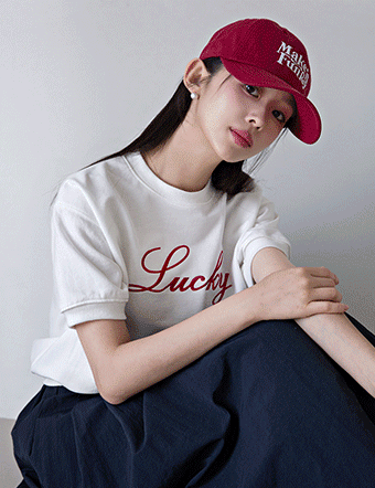 Lucky Embroidery Short-Sleeved Sweatshirt Korea