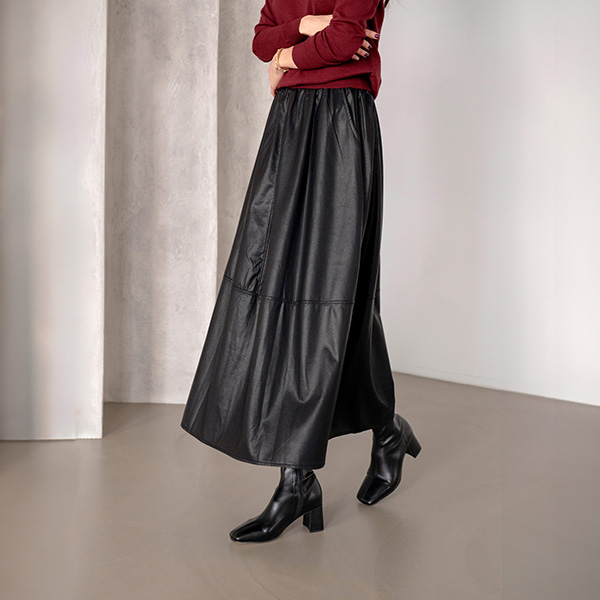 Incision Line Leather Skirt