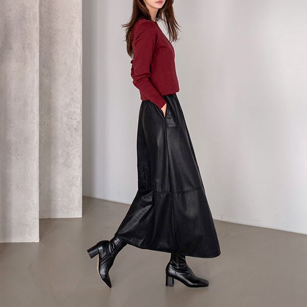 Incision Line Leather Skirt
