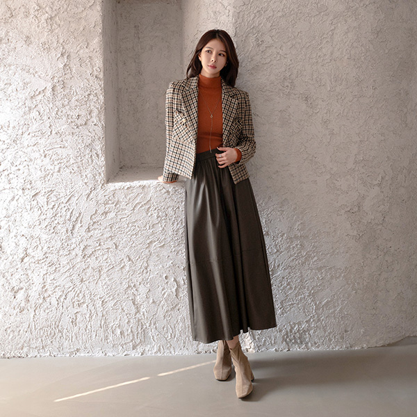 Incision Line Leather Skirt