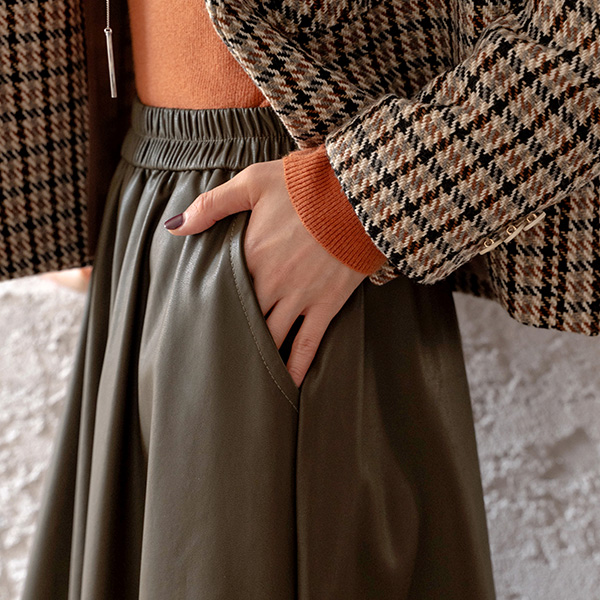 Incision Line Leather Skirt