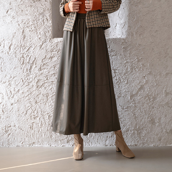 Incision Line Leather Skirt