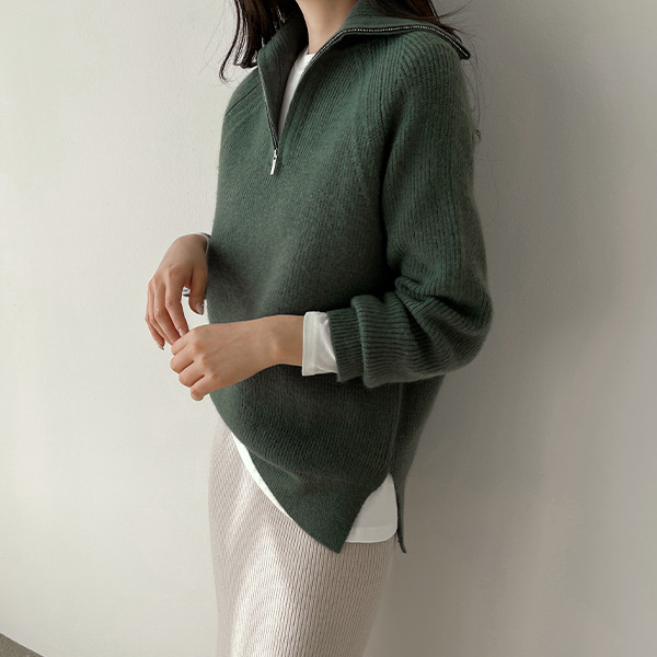 High neck half-open zip-up knitwear