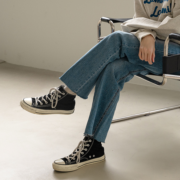 Cutting Straight Wide Banding Pants