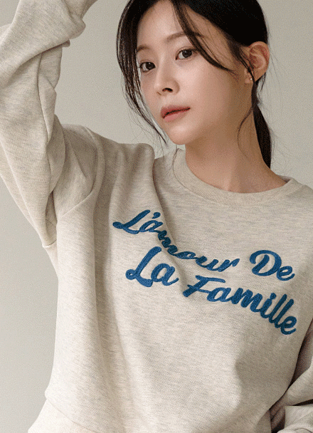 Lamour embroidery sweatshirt Korea