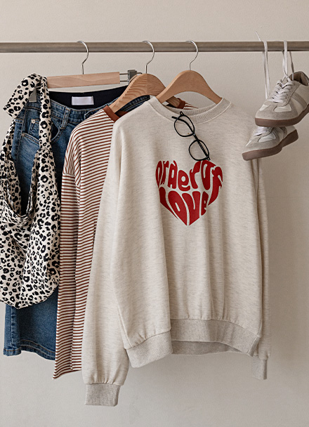 Day heart printed sweatshirt Korea