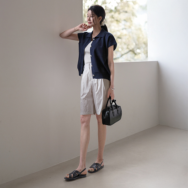 Rustling Pintuck Two Button Shorts