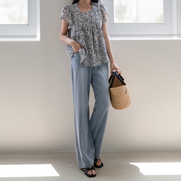 Flower Pintuck Cap Sleeves Blouse