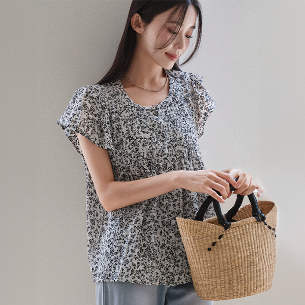 Flower Pintuck Cap Sleeves Blouse