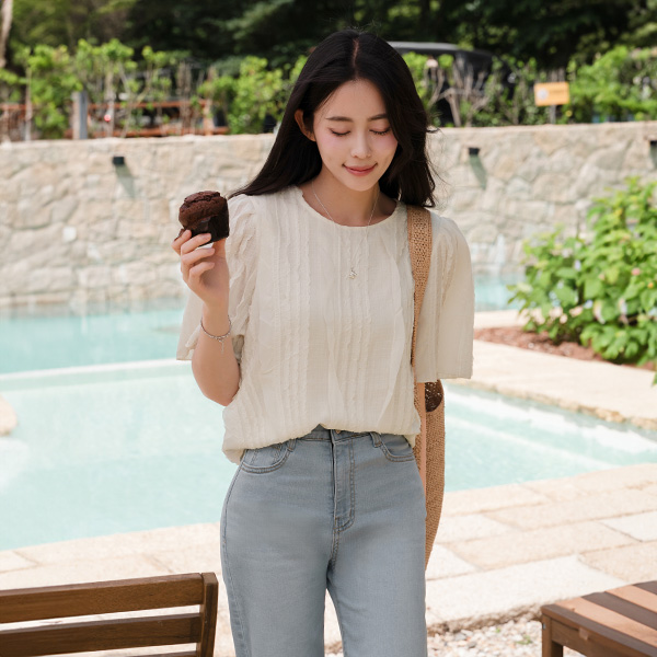 Verrer Lace Short-sleeve Blouse