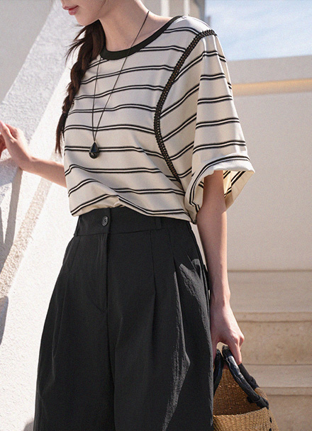 Twisted Stripe Short-sleeve T-shirt Korea