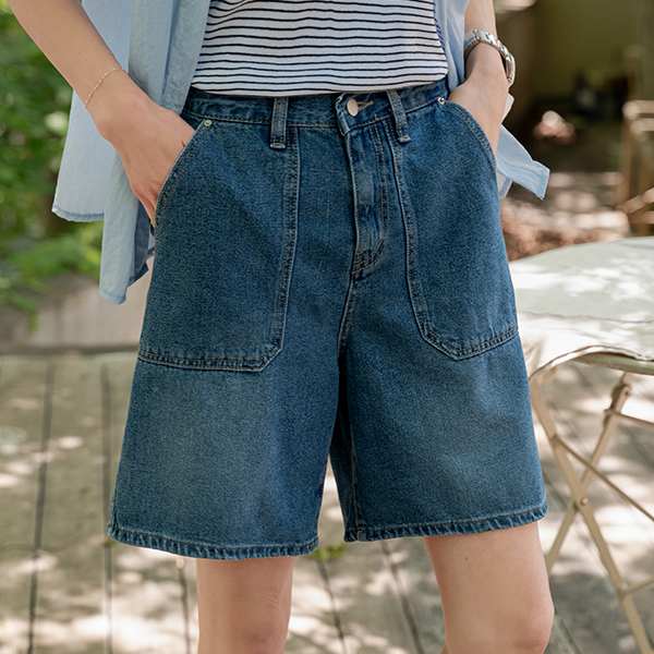 Sage Diagonal Pocket Banding Shorts