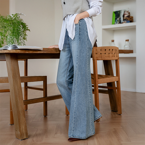 A Slit Wide Banding Denim Pants