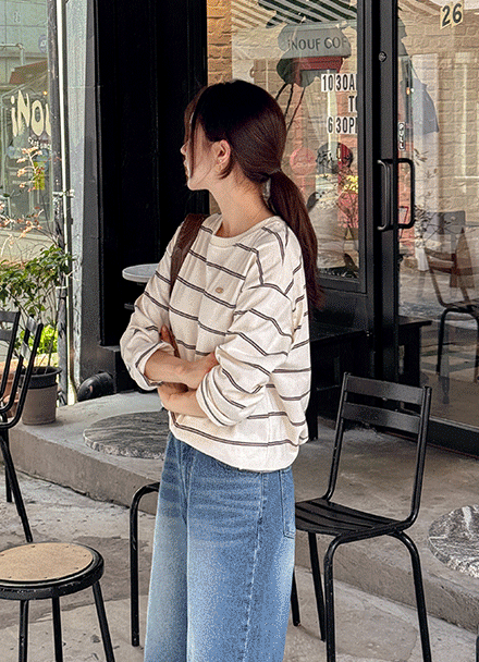 Caramel pendant horizontal striped T-shirt Korea