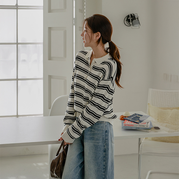 Stripe Loose Fit Collar Knitwear