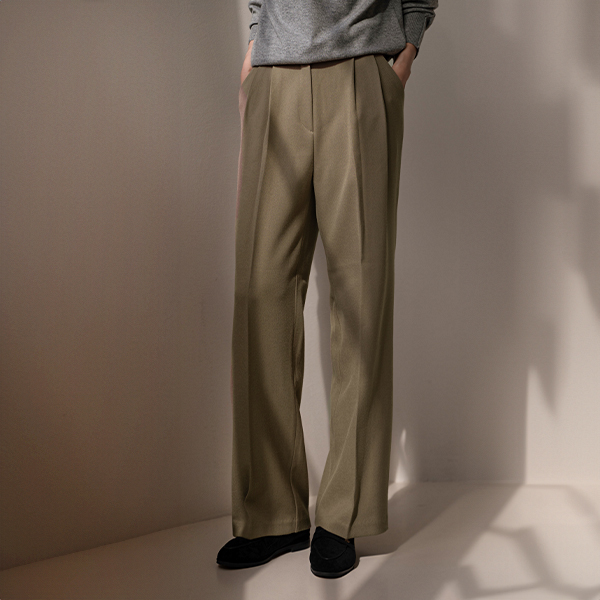 Its Wide Slacks