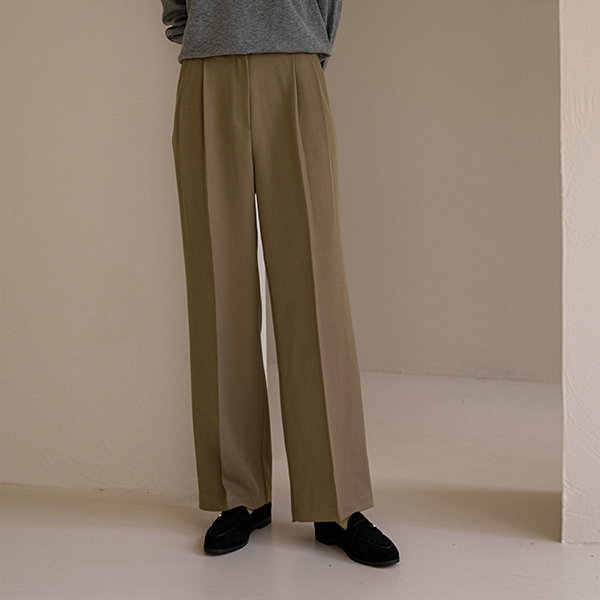 Its Wide Slacks