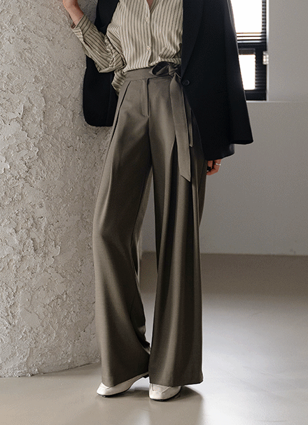 Turning double pleated slacks Korea