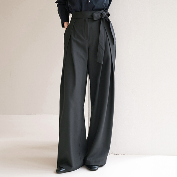 Turning double pleated slacks